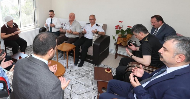Vali Aksoy şehidin baba ocağına ziyarette bulundu