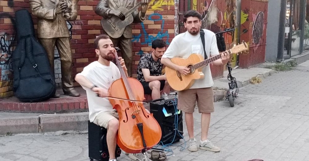 Müzisyenler sokakta