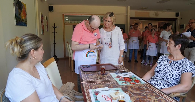 Özel bireylere garsonluk eğitimi verildi
