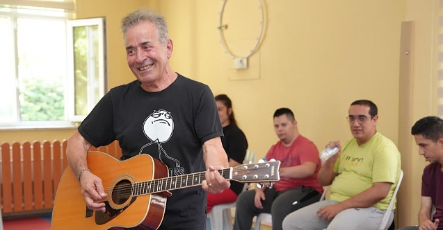 Özel bireylere müzik terapisi