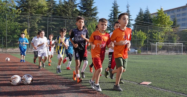 Futbol Yaz Okulu cıvıl cıvıl