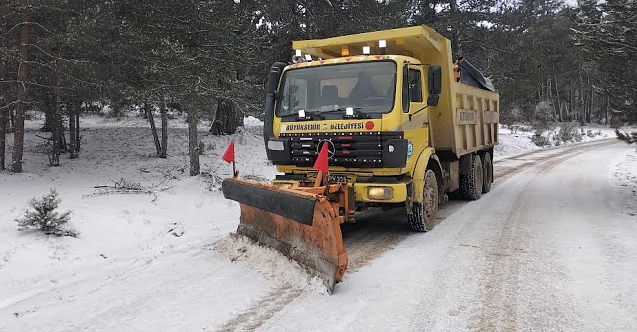 Büyükşehir ekiplerinden karla mücadele