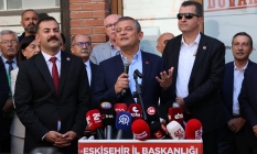CHP Genel Başkanı Özel Eskişehir İl Başkanlığı ziyaretinde mali darbe girişimini kınadı