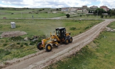 İnönüde tarla yollarının bakımları devam ediyor
