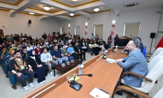 Vali Aksoy temsilci gençleri ağırladı