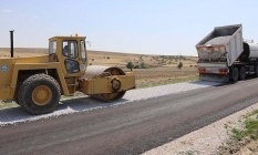 Günyüzü'nde asfalt sathi kaplama çalışması