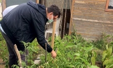 Özel bireyler toprağa dokunuyor