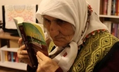 Yüzde 99 görme engelli ama kitap okuyabiliyor