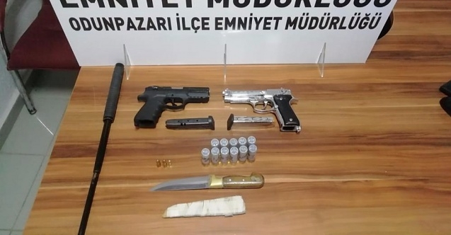 Cephanelikle geziyorlar