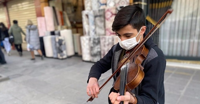 Notasız sanatçı gönülleri fethetti
