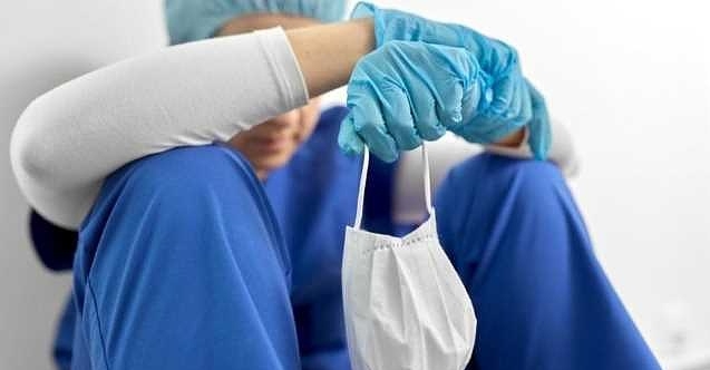 Sağlıkçılara uygulanan istifa yasağı kalktı