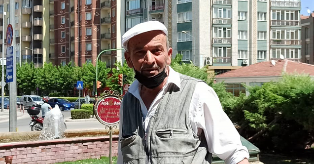 Sokak hayvanlarına 20 yıldır su taşıyor