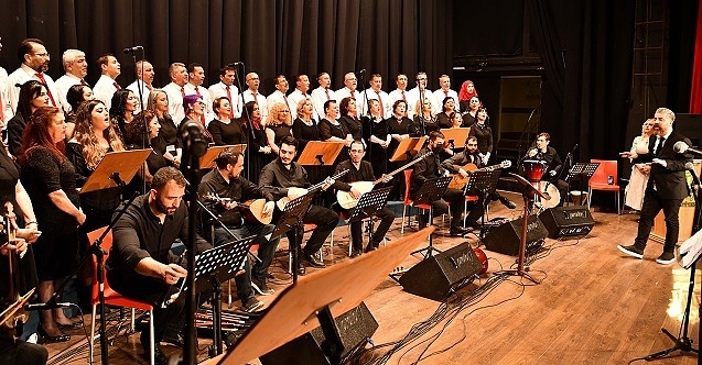 Ahmet Ataç#039;tan #039;Sevgililer Günü#039; konserinde anlamlı mesaj!