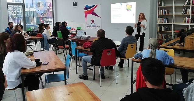 Büyükşehir gençlere dijital pazarlamayı anlattı