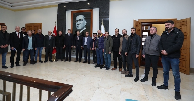 Yunaklılar Vali Ayyıldız ile deprem yardımlarını konuştular