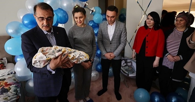 Bakan Fatih Dönmez Eskişehir#039;de yeni doğan bebeğin adını koydu