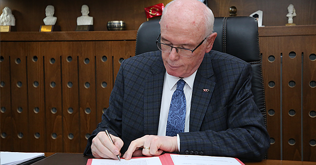 Kazım Kurttan Şiddet ve Tacizi Önleme Belgesine imza