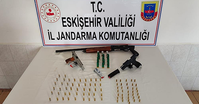 Çok sayıda silah ve mermi jandarma ekiplerince ele geçirildi