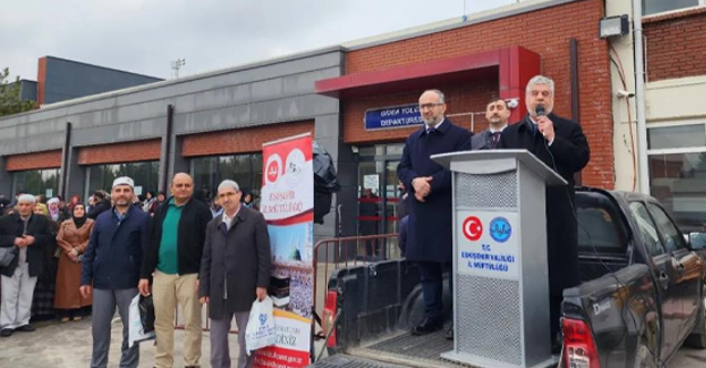 Umreciler kutsal beldelere dualarla yolcu edildi