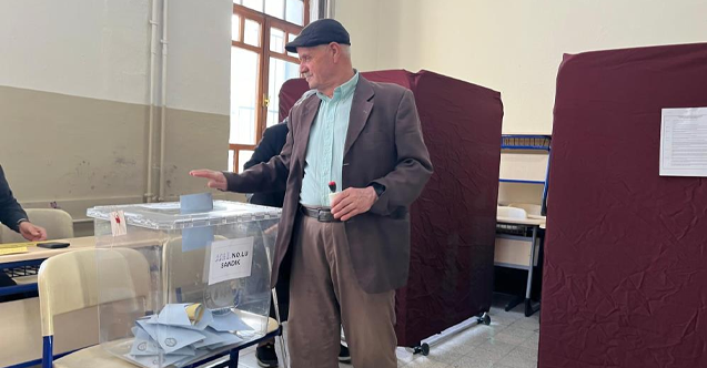 Eskişehirde sandığa ilk yaşlı ve özel gereksinimli bireyler gitti