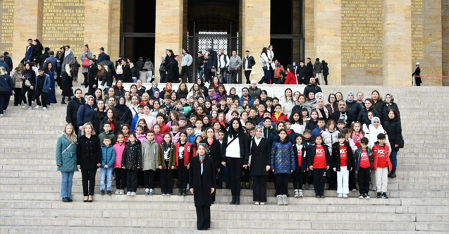 Eskişehirli öğretmen, öğrenci ve velilerden Anıtkabir#039;e ziyaret