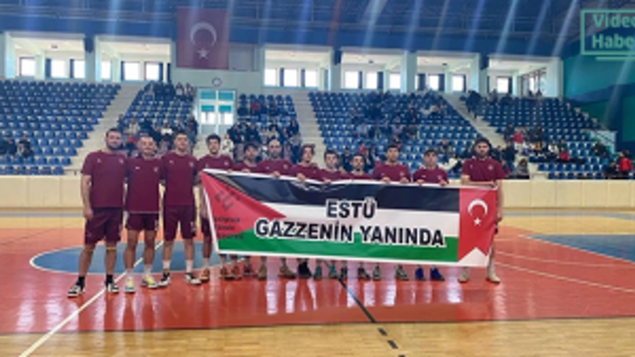 ESTÜ'den Filistin'e destek pankartı