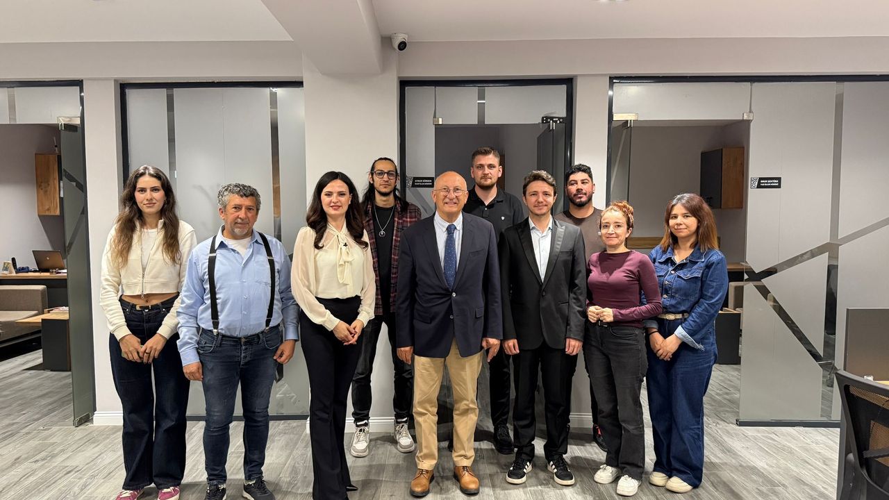 Milletvekili Çakırözer’den Medya 26 Grup’a ziyaret