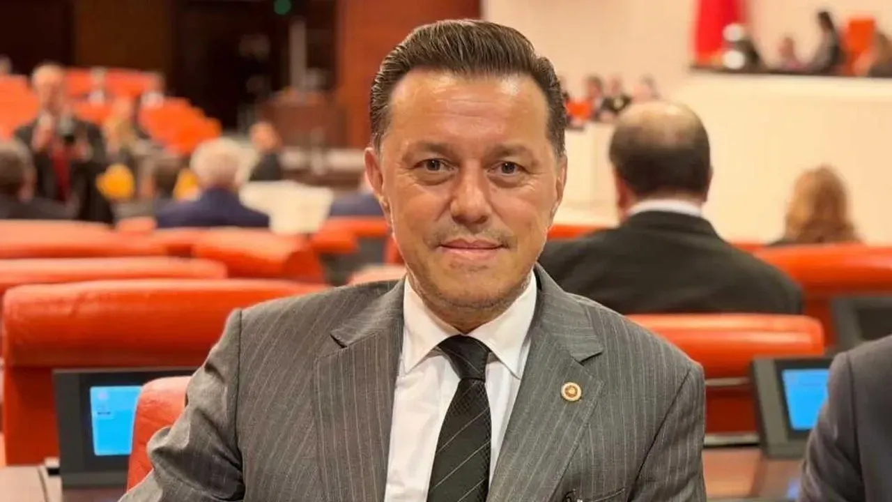 Nebi Hatipoğlu: "Hastane Arazilerini Satmayız, Sattırmayız!"