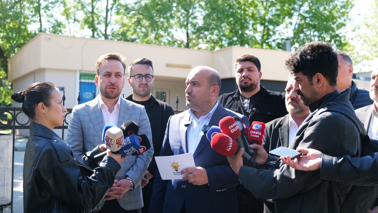 AK Parti Tepebaşı Aşevi Önünden Seslendi