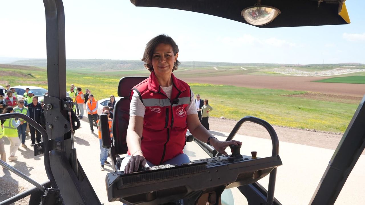 2026 asfalt sezonu Yaşar Kemal Bulvarı’nda başladı