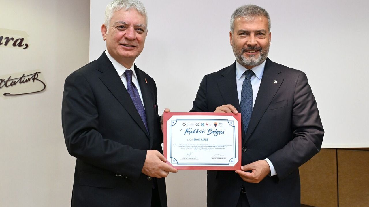 Eskişehir’de Rekabet Hukuku Zirvesi Akademi ve Kamu Temsilcilerini Buluşturdu