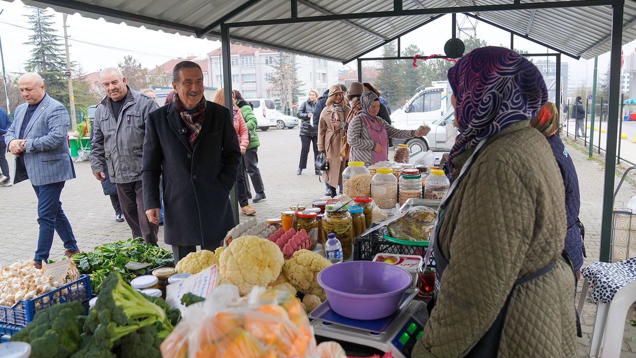 Tepebaşı’nda kadın üreticilerin Mayıs bereketi tezgahlarda