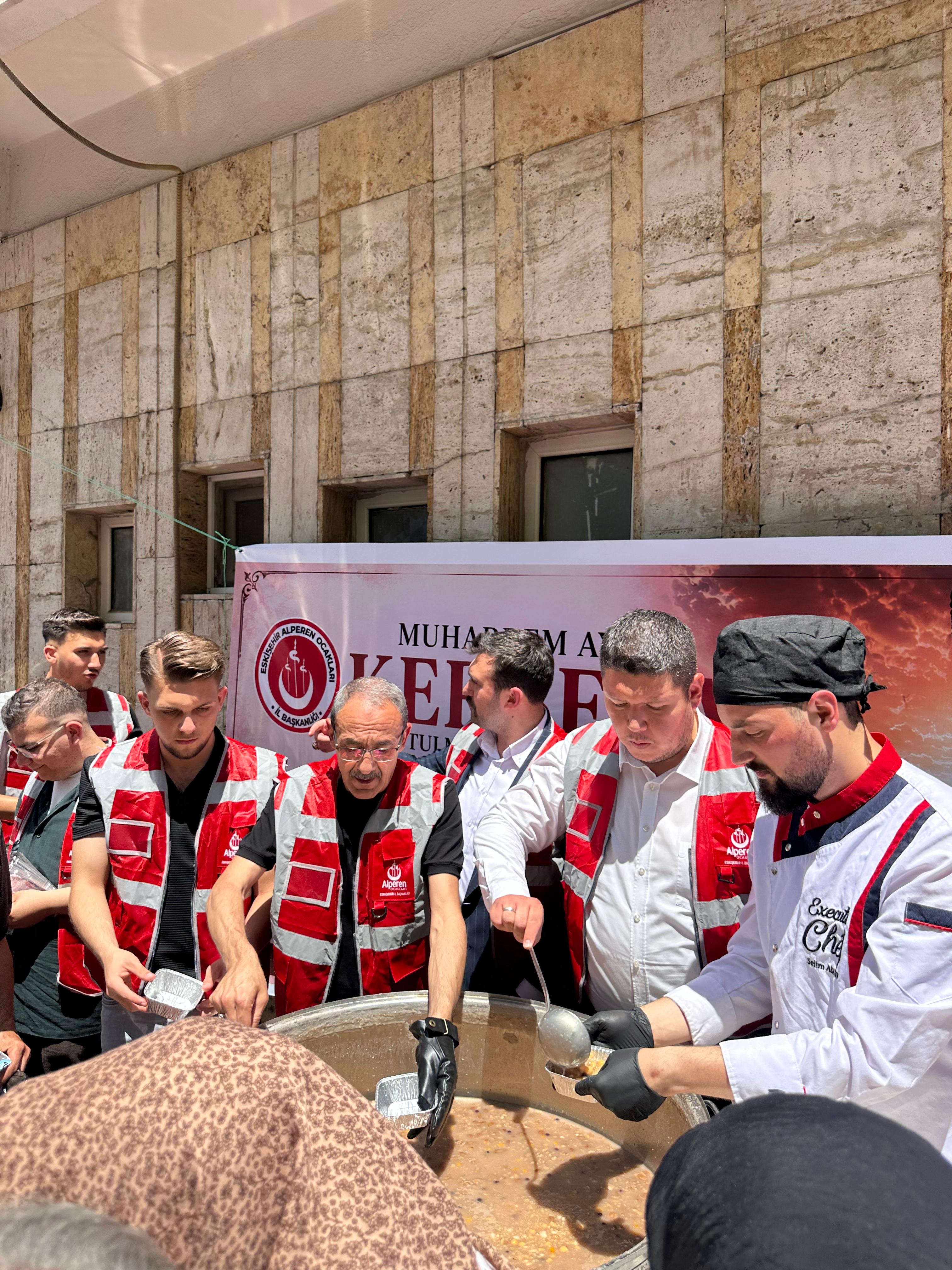 Eskişehir Alperen Ocakları ve BBP’den Aşure Dağıtımı Gerçekleştirildi