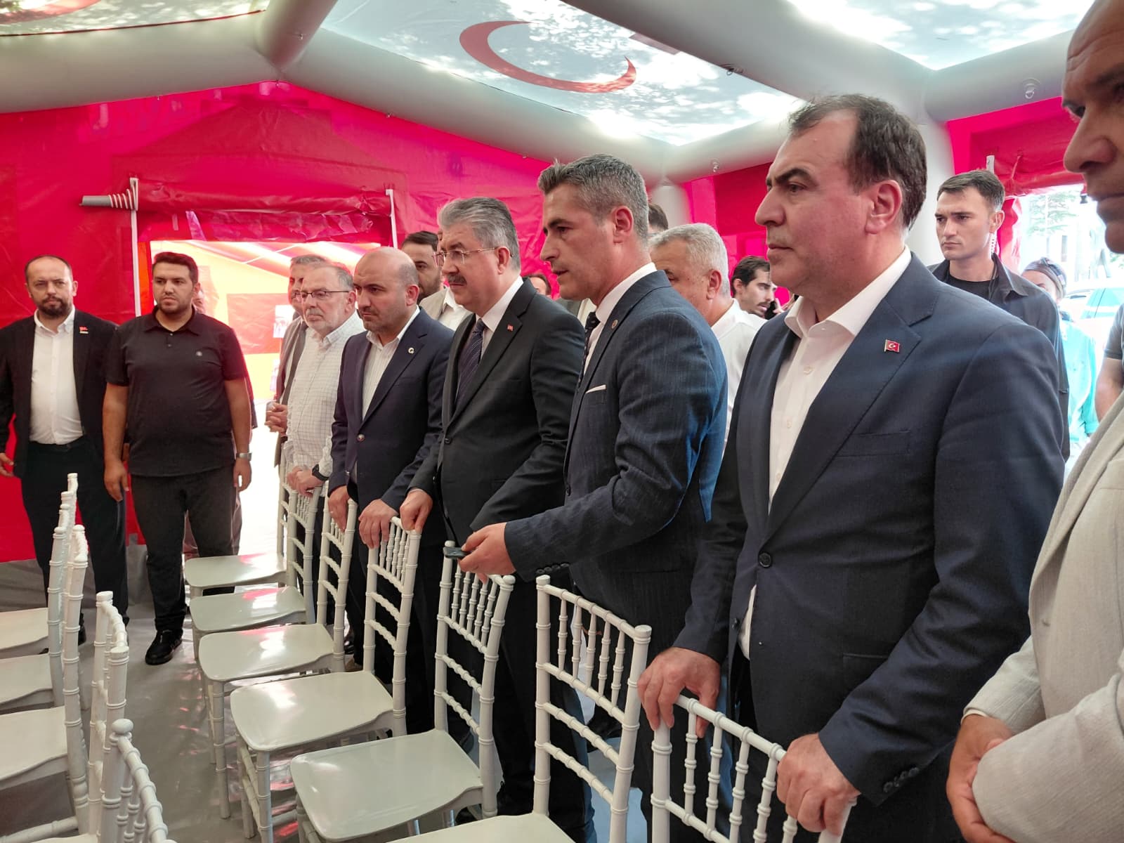 Vali Yılmaz ve beraberindeki heyetten 15 Temmuz Anma Çadırı'na ziyaret