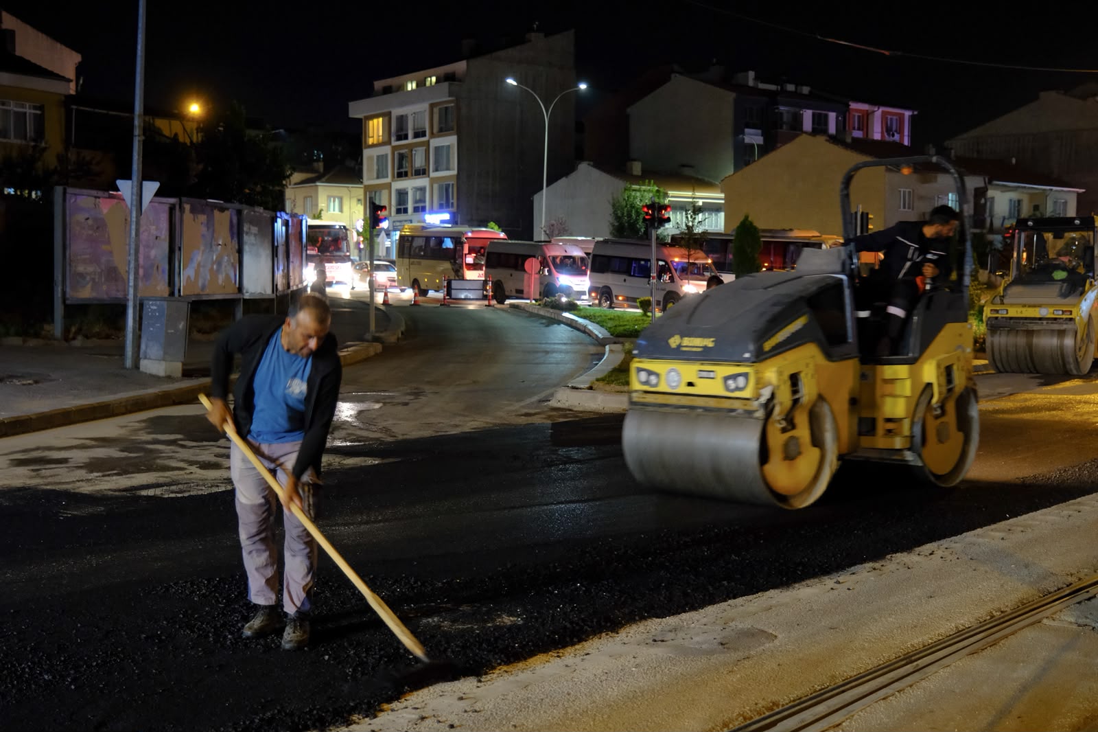 Eskişehir Büyükşehir Belediyesi'nden Ertaş Bulvarı'nda Gece Mesaisi