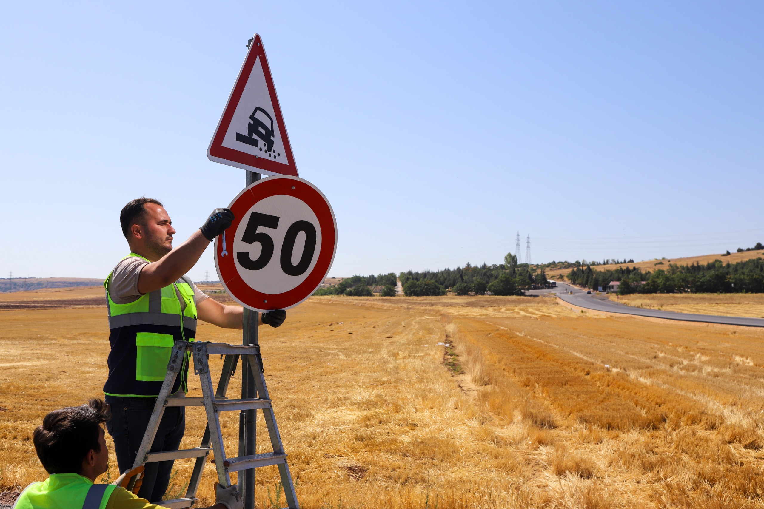 Yollar Bakım Sonrası Çizgi Çalışmalarıyla Güvenli Hale Geliyor