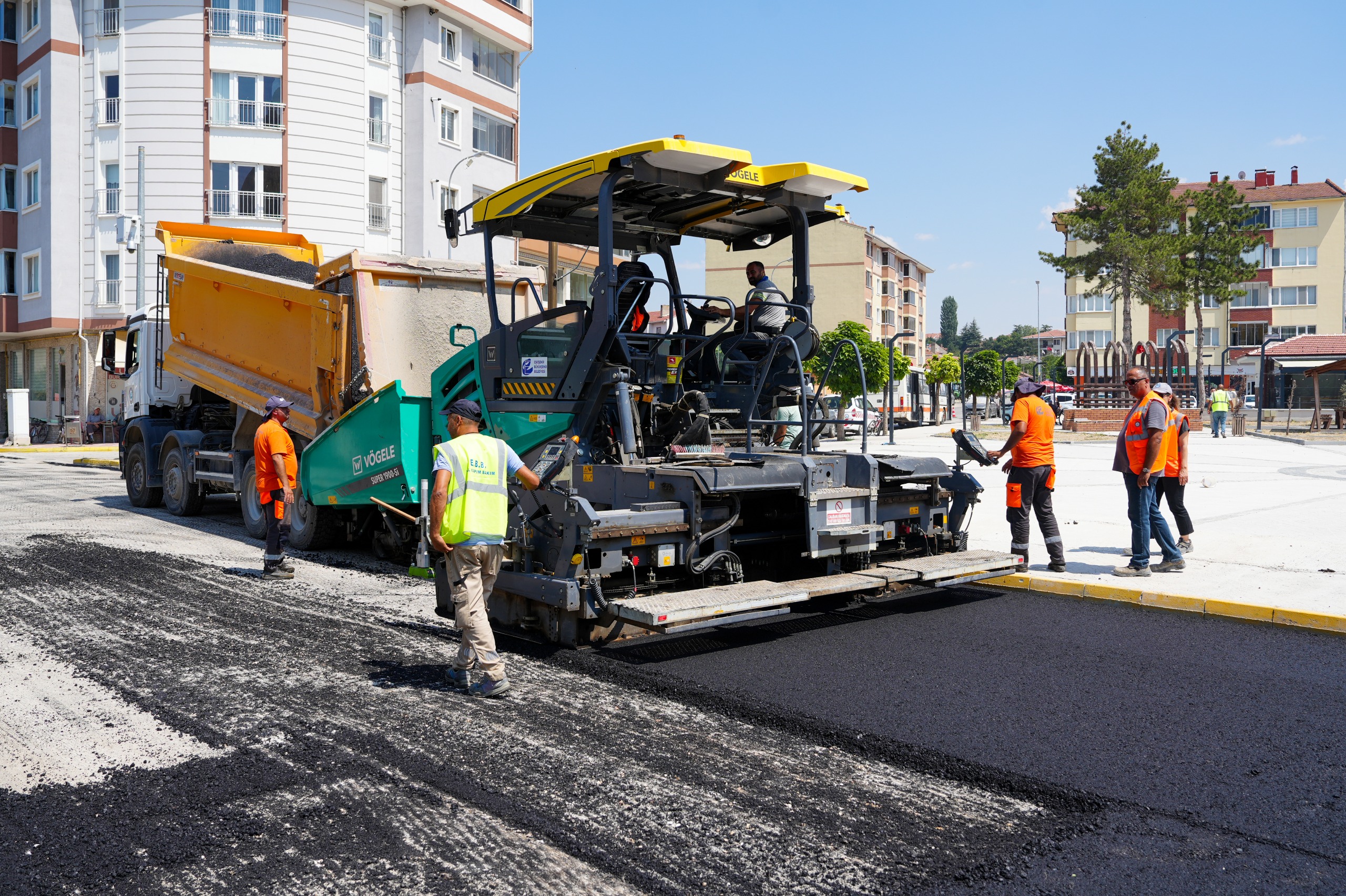 Büyükşehirden İnönü'y sıcak asfalt çalışması