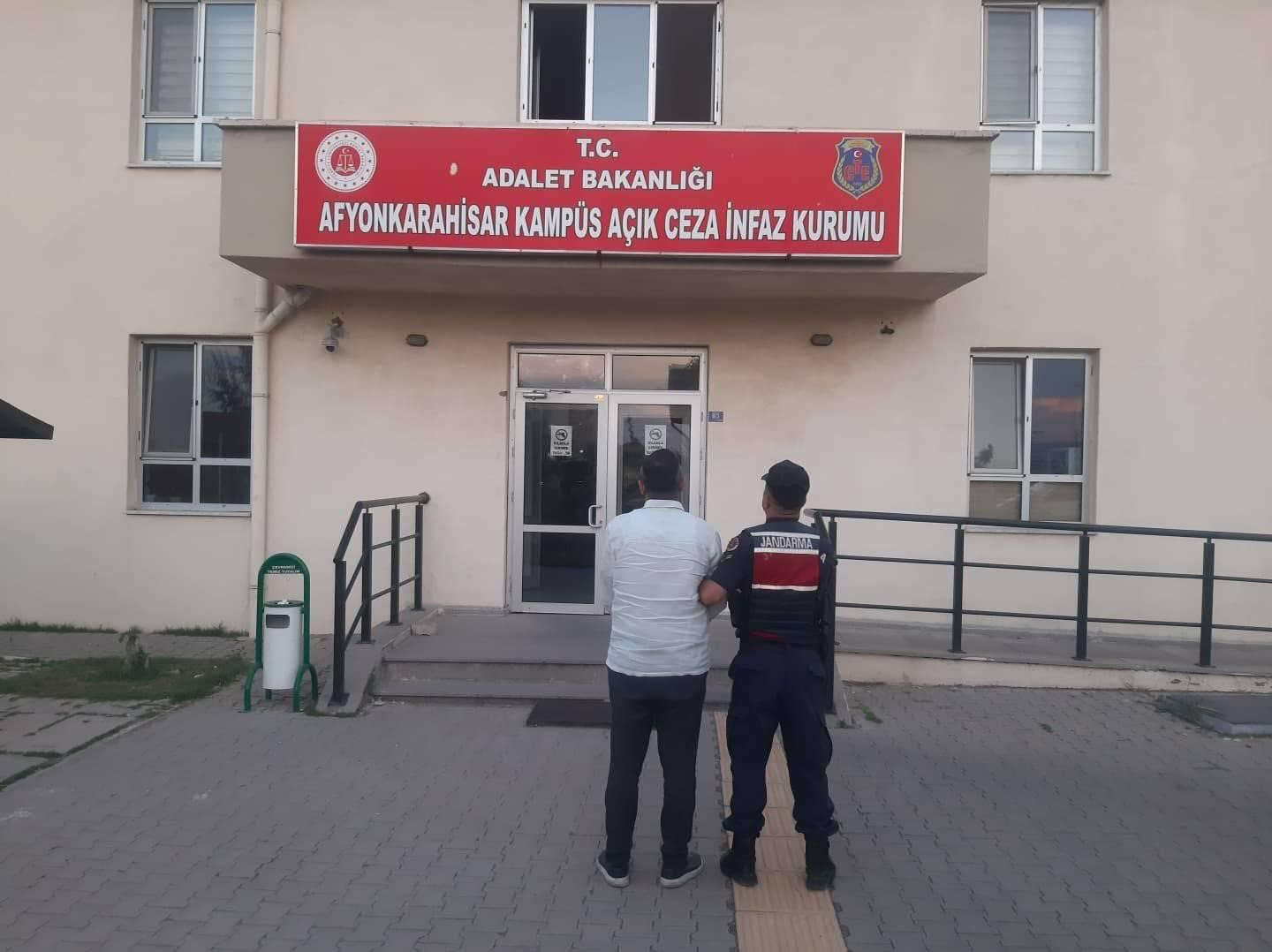 Jandarma çeşitli suçlardan aranan 28 kişiyi yakaladı