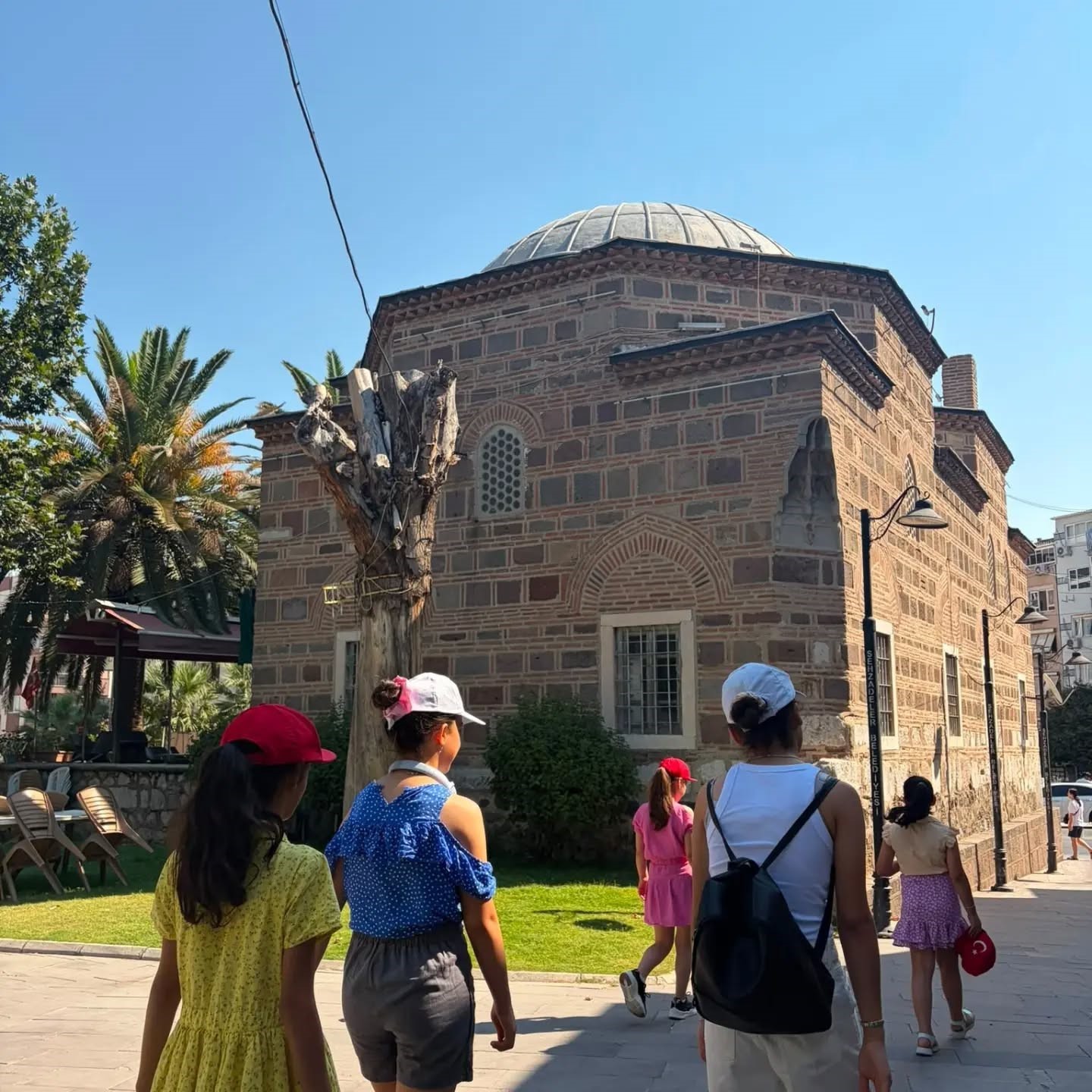 Bilecikli çocuklar Manisa’nın tarihi ve kültürel yerlerini gezdi