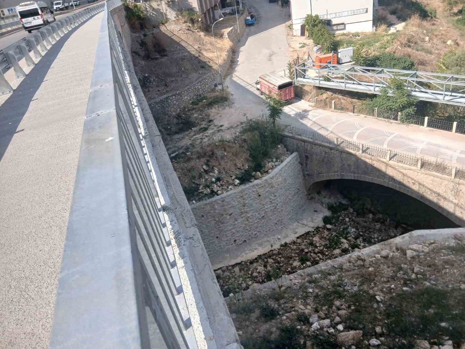 Hamsu köprüsü tehlike saçıyor