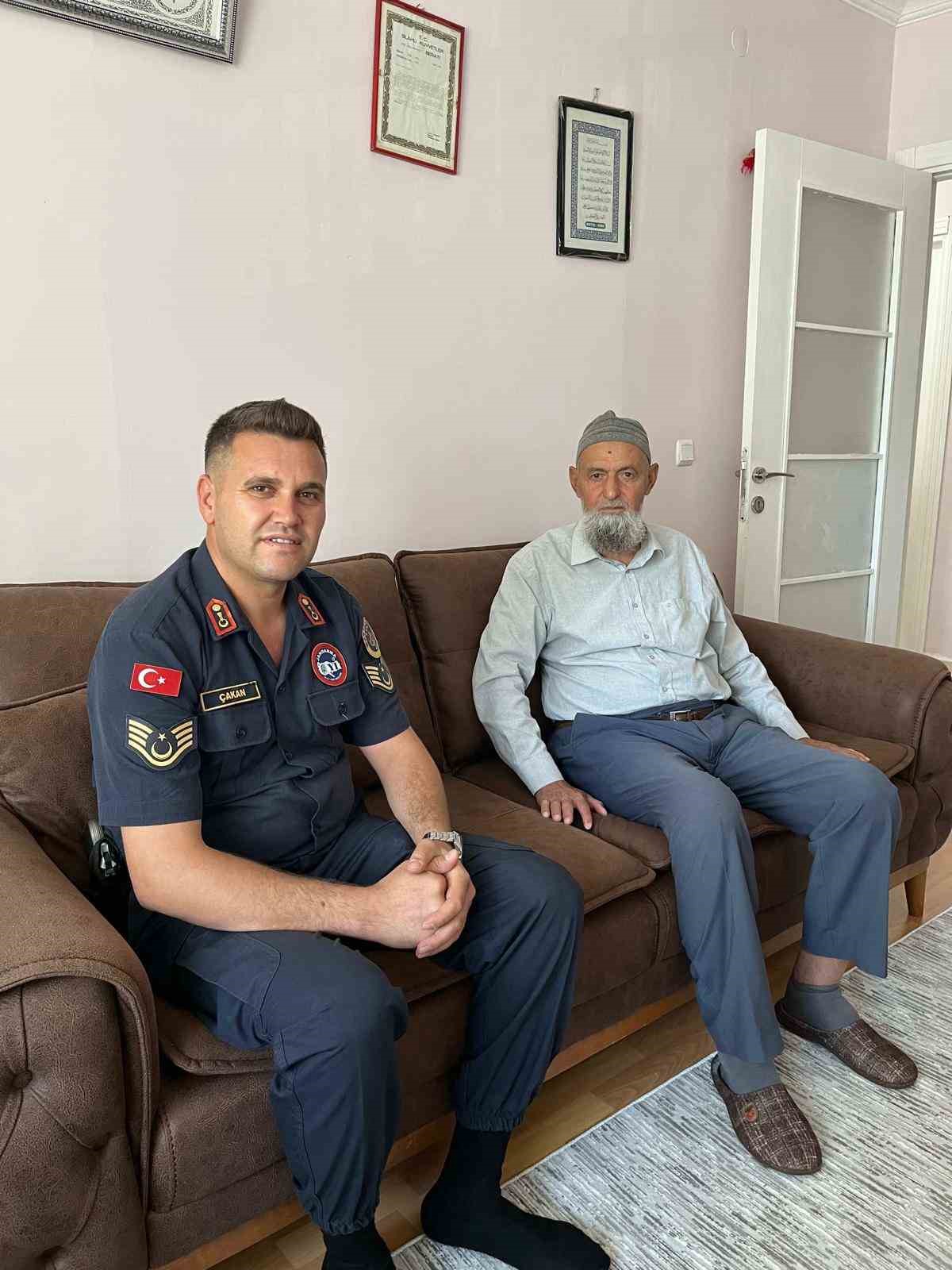 Şehit babasına vefa ziyareti