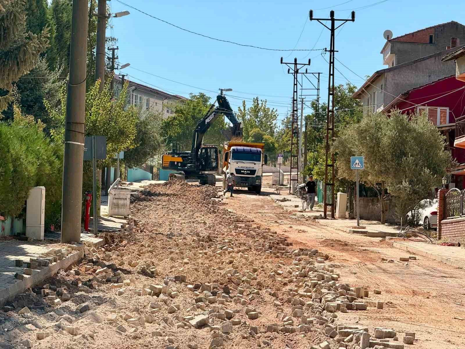 Akçakoca Caddesi’nde asfalt çalışmaları başladı