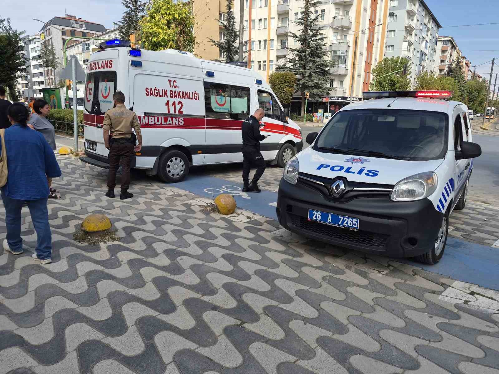 Eskişehir’de otomobilin çarptığı yaşlı kadın yaralandı