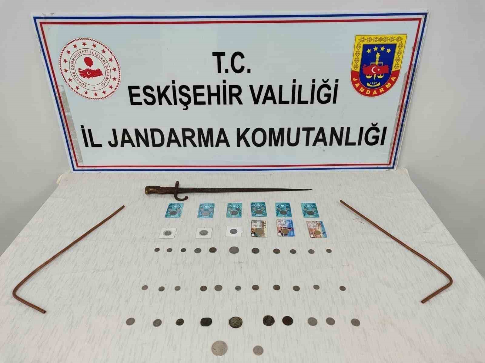 Satılmaya hazırlanan tarihi eserler ele geçirildi