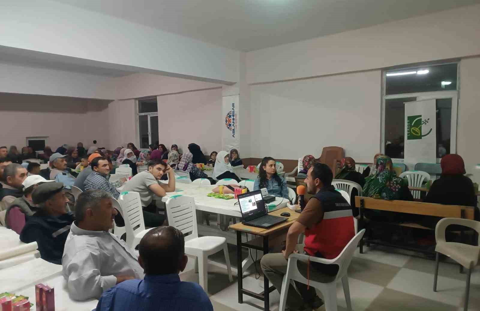 Çavdarhisar’da yetiştiricilere "Sağım Hijyeni" eğitimi