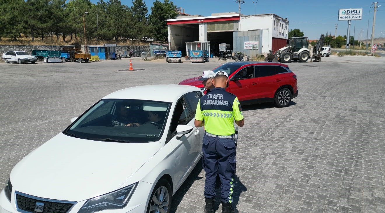 Bolvadin’de yollar trafik jandarması ile güvende