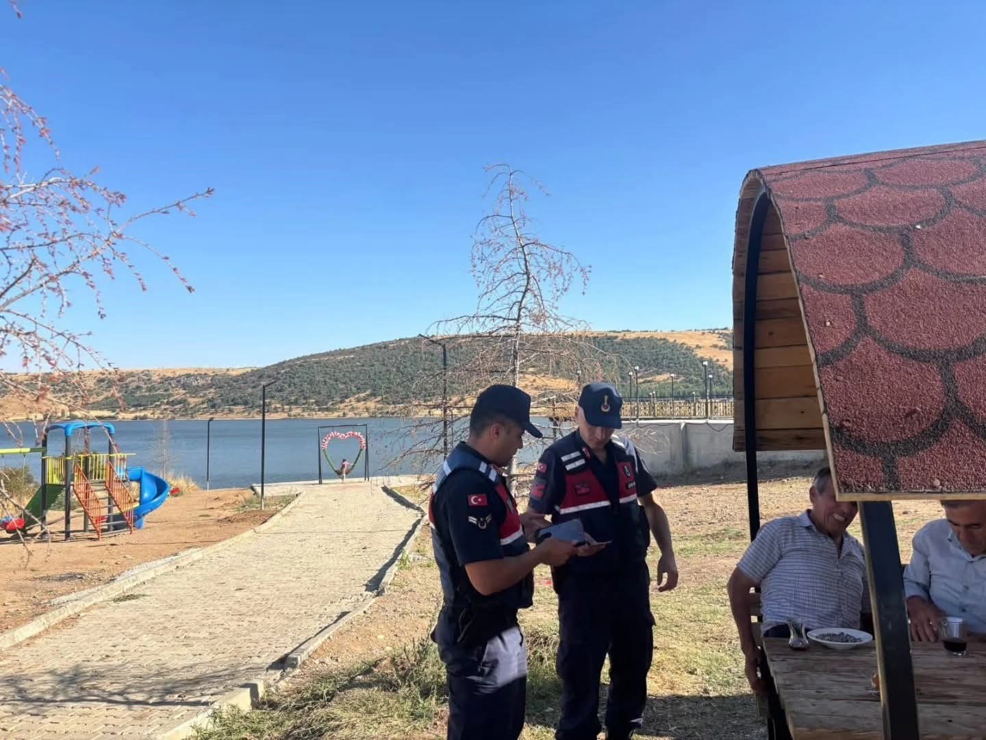 Jandarma mesire alanlarında denetim yaptı