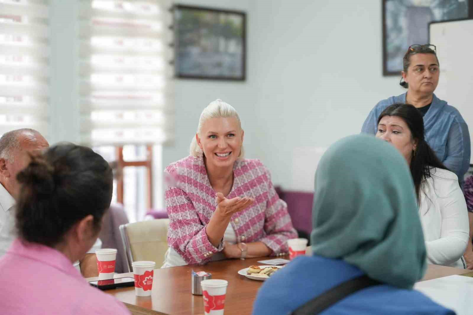 Başkan Subaşı, dikiş kursunda kadınlarla buluştu