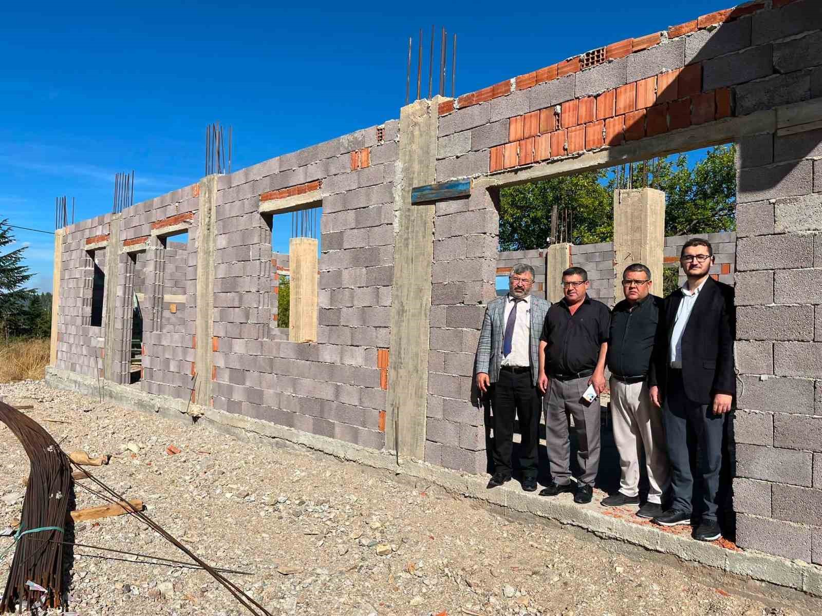 Hisarcık Müftüsü Demirci, taziye evi inşaatını inceledi