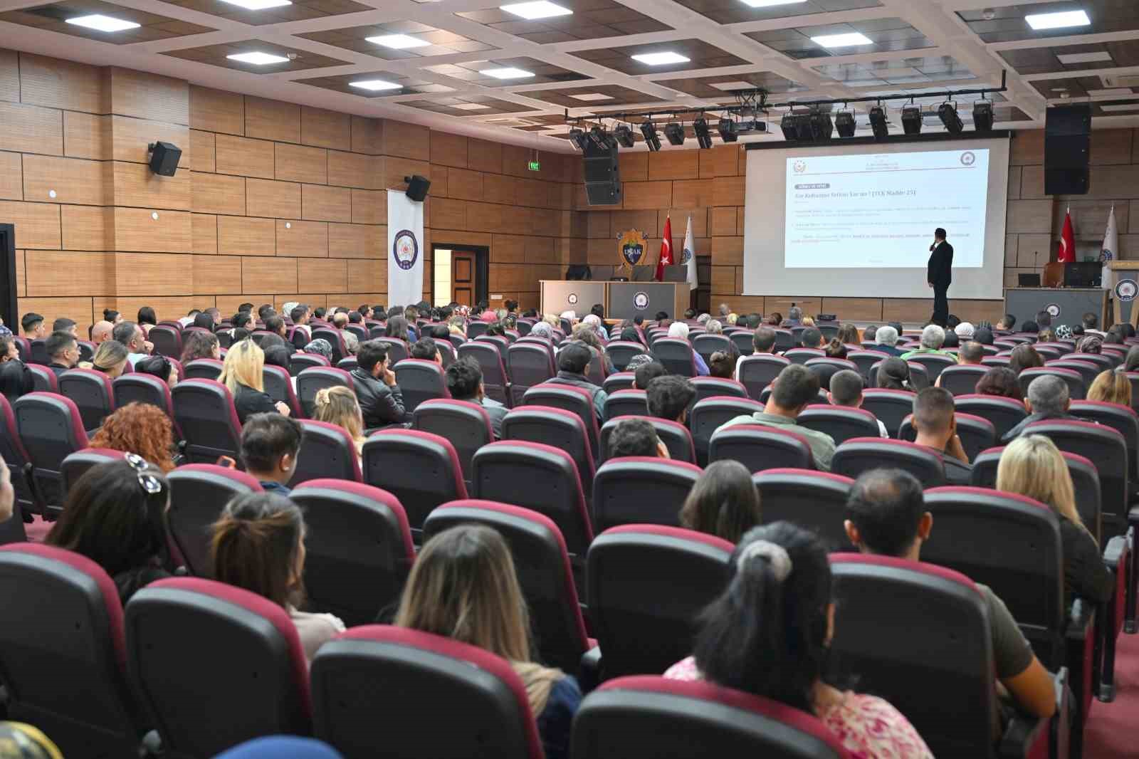 Uşak’ta okul bahçe görevlilerine güvenlik ve acil durum eğitimi verildi